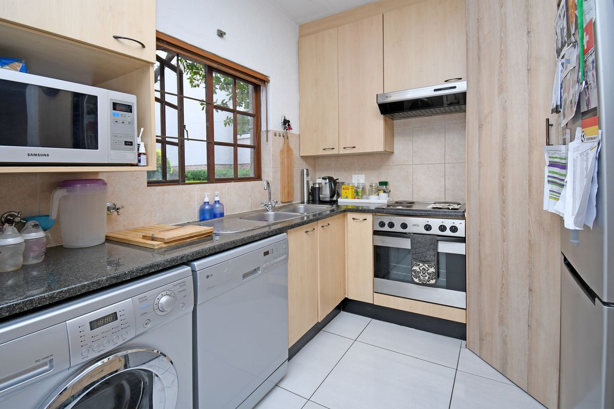 Delightful 2 bed 2 bath ground floor apartment in Lone Hill - Photo 5