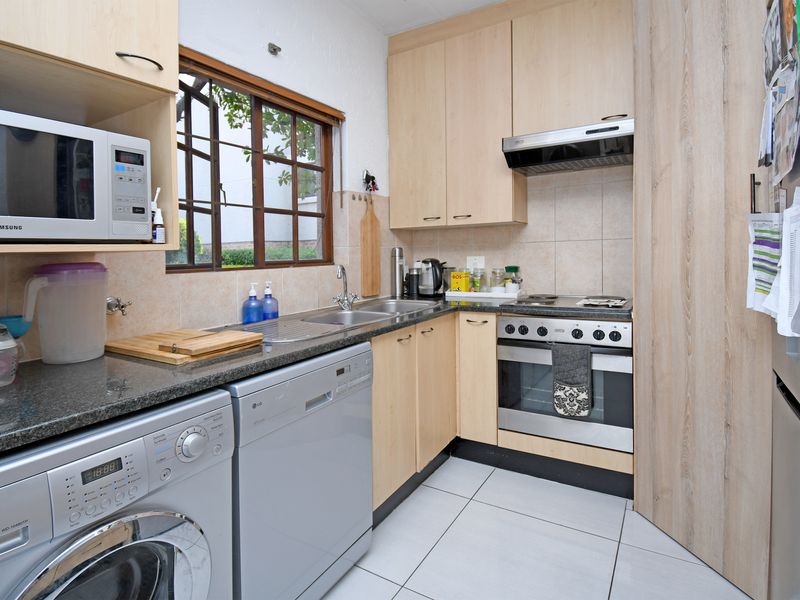 Delightful 2 bed 2 bath ground floor apartment in Lone Hill - Photo 5