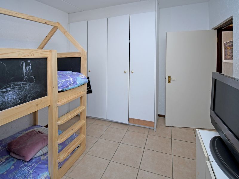 Delightful 2 bed 2 bath ground floor apartment in Lone Hill - Photo 10