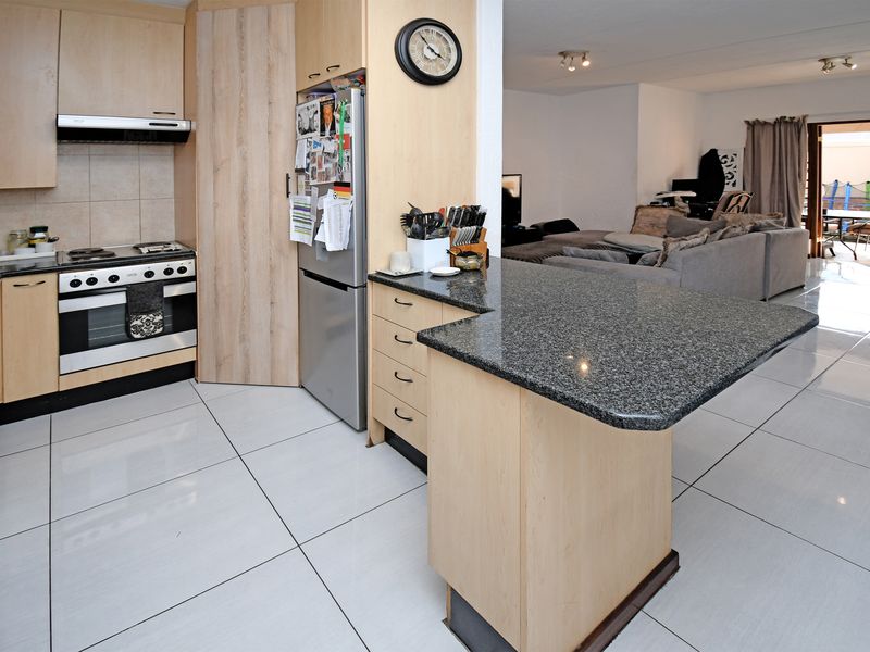 Delightful 2 bed 2 bath ground floor apartment in Lone Hill - Photo 6