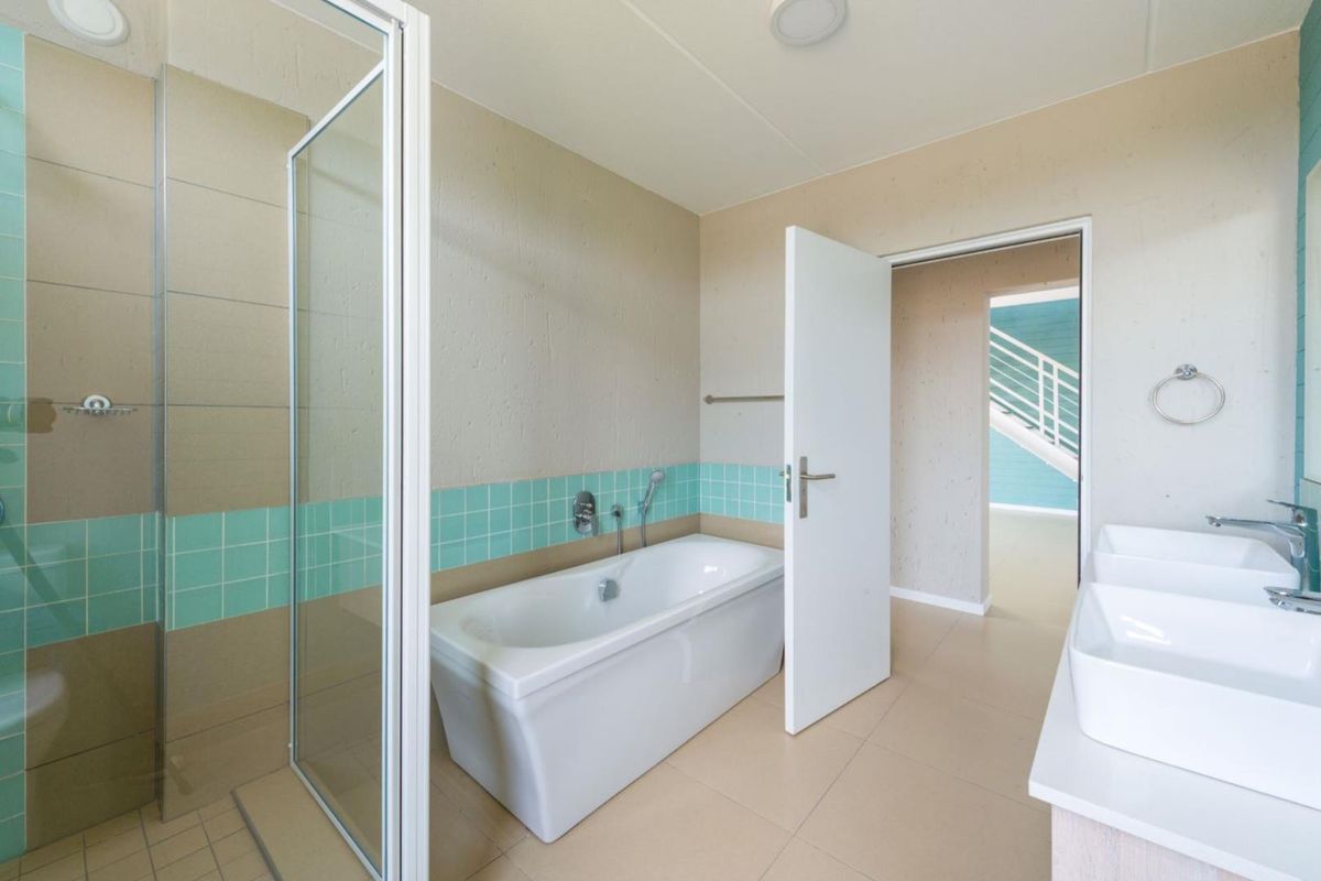 Impressive Investment With Great Returns. 2 Bedroom 2 Bathroom Apartment - Photo 5