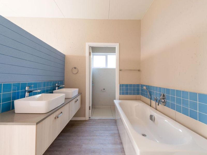 Impressive Investment With Great Returns. 2 Bedroom 2 Bathroom Apartment - Photo 4