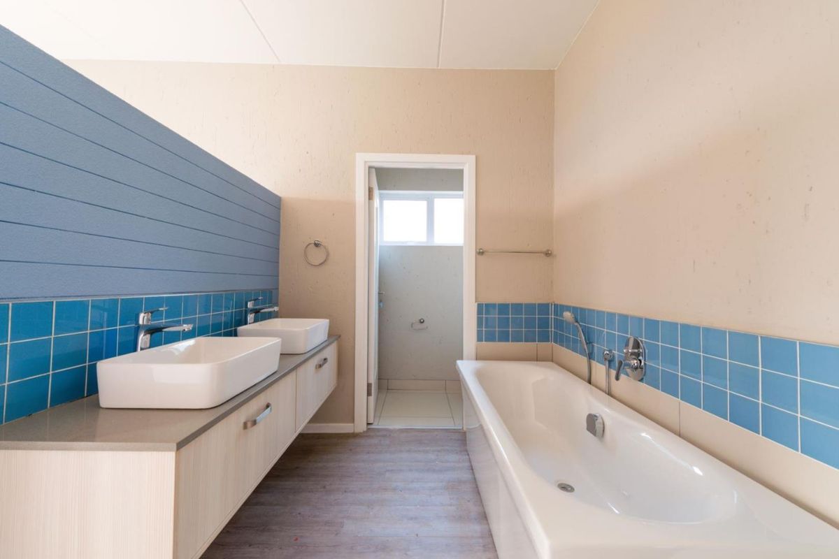 Impressive Investment With Great Returns. 2 Bedroom 2 Bathroom Apartment - Photo 4