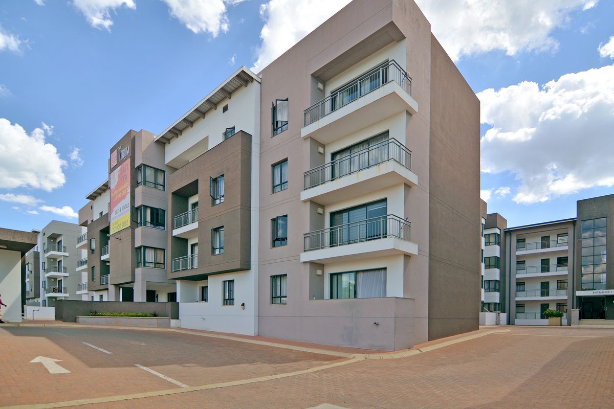 Set in a Secure Complex. Spacious Apartment - Photo 4