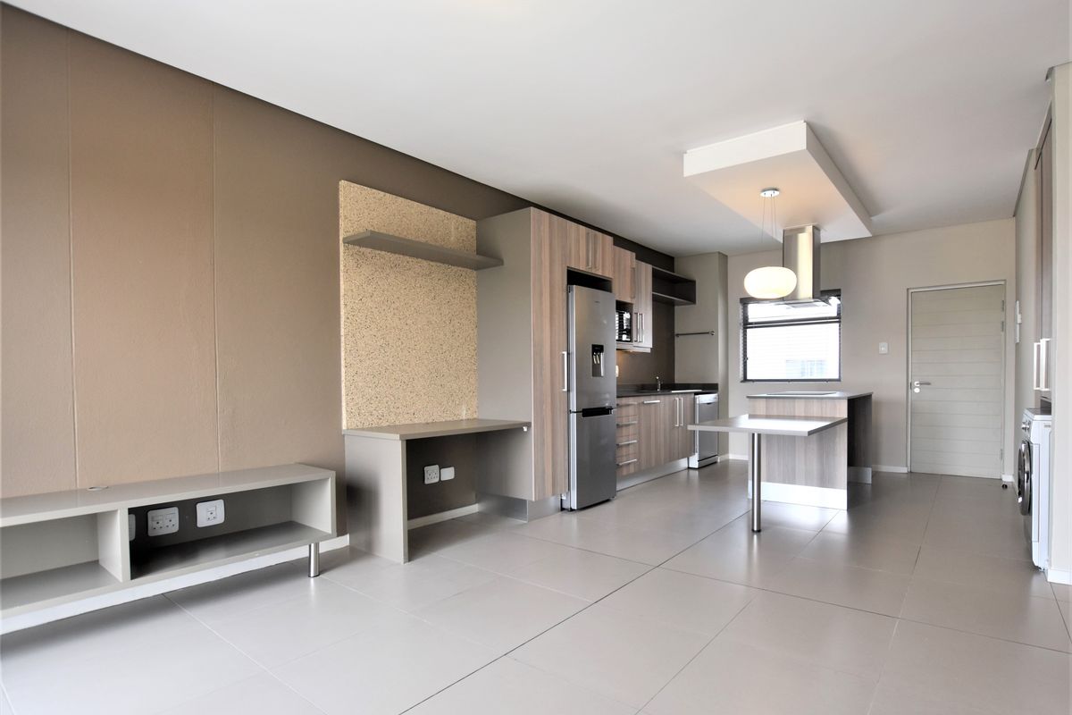 Set in a Secure Complex. Spacious Apartment - Photo 5