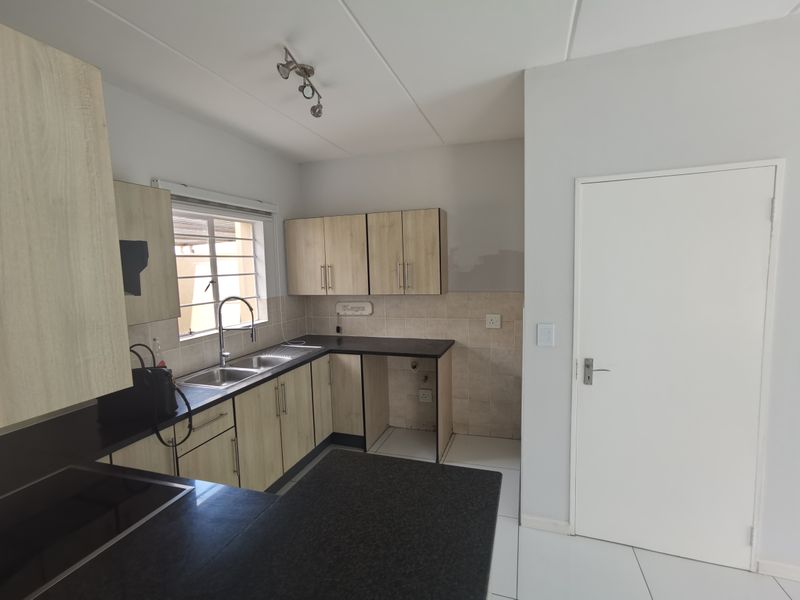 Ground floor 2 bedroom 1.5 bathroom apartment available in at The Wedge in Honeydew - Photo 7