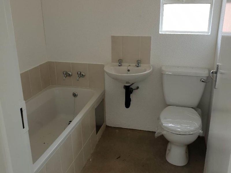 Sunny and bright 2 bedroom 1 bathroom house in Brakpan/Boksburg - Photo 9