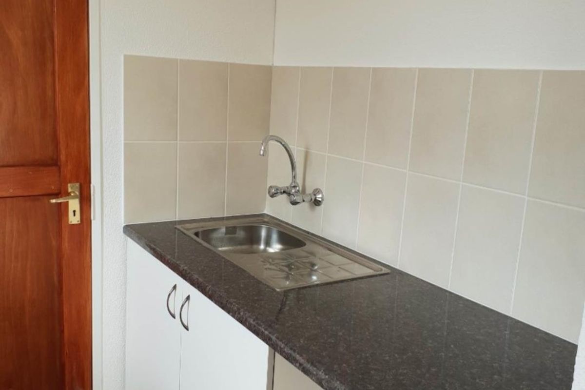 Sunny and bright 2 bedroom 1 bathroom house in Brakpan/Boksburg - Photo 5