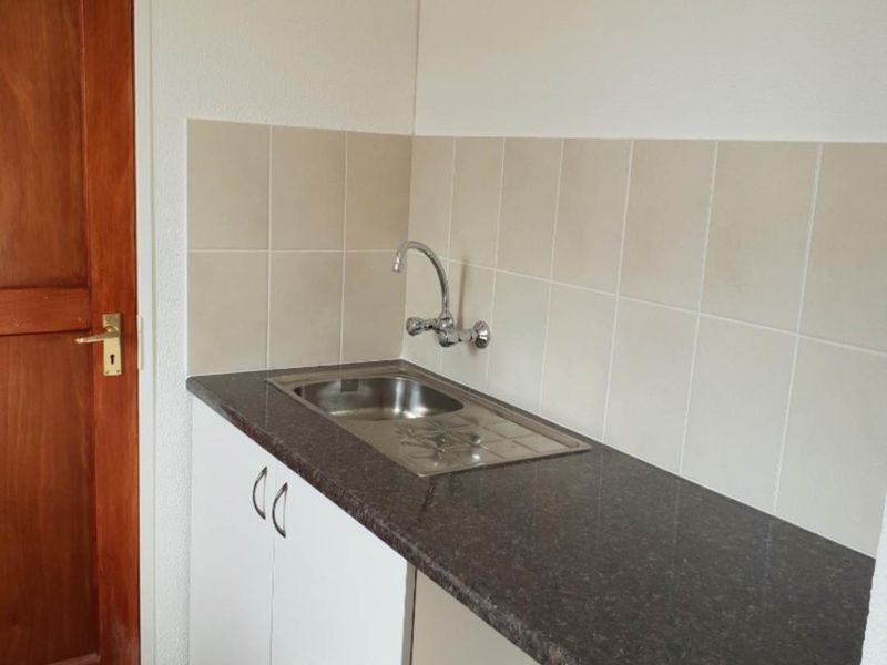 Sunny and bright 2 bedroom 1 bathroom house in Brakpan/Boksburg - Photo 5