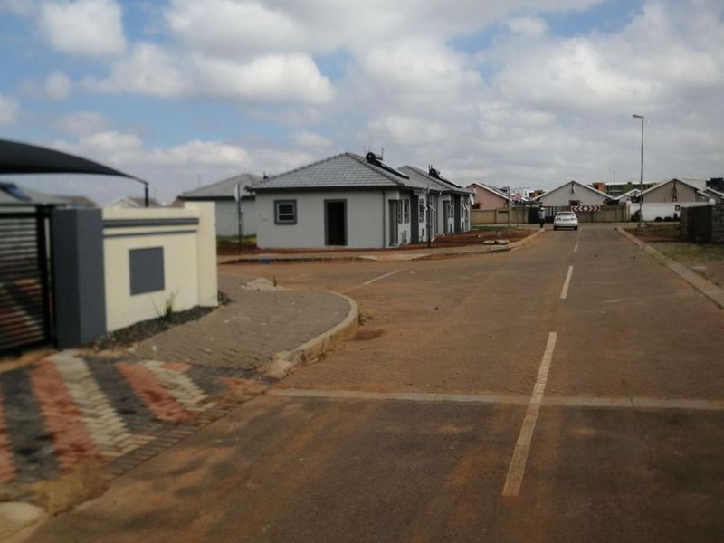 Great starter home or investment property - 3  bedroom 2 bathroom house - Photo 4