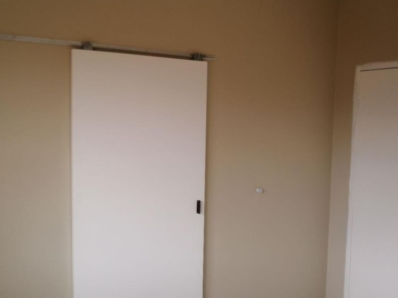 Great starter home or investment property - 3  bedroom 2 bathroom house - Photo 9