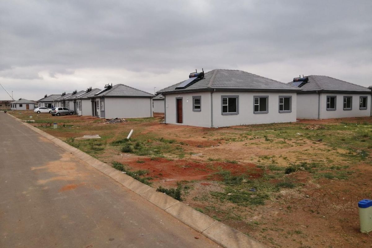 Fantastic value 3 bedroom 2 bathroom house - Photo 2