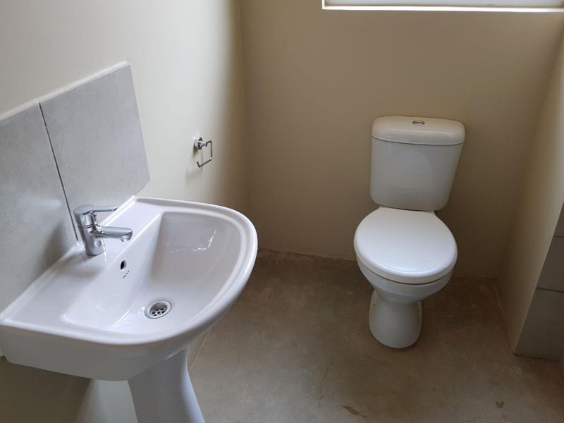 Simple and classic 3 bedroom 1 bathroom house in a great location - Photo 9