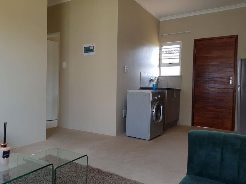 Simple and classic 3 bedroom 1 bathroom house in a great location - Photo 6