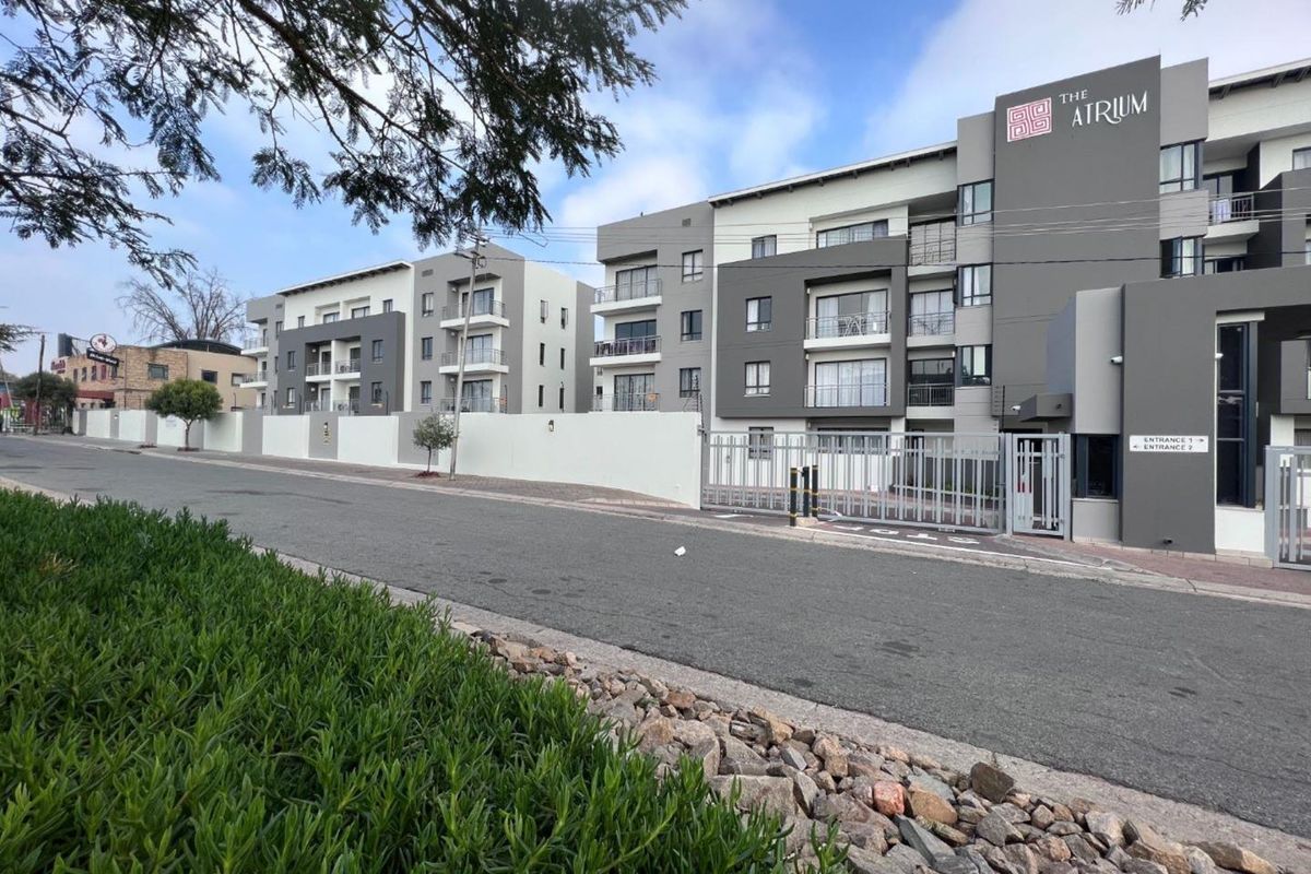 A Delightful 2 Bedroom 2 Bathroom Unit is Available. Great Investment. - Photo 2