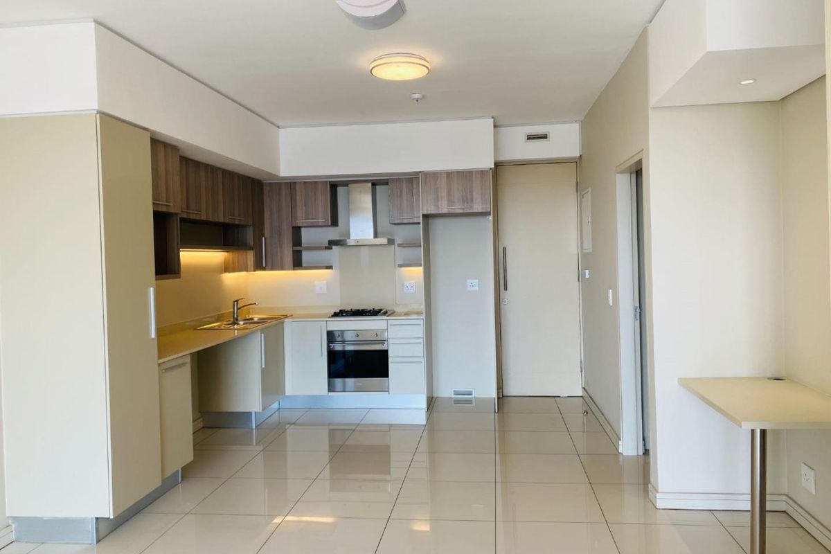 Gorgeous, pet friendly, 2 bedroom, 2  bathroom apartment  - no load shedding/ power outages. - Photo 3