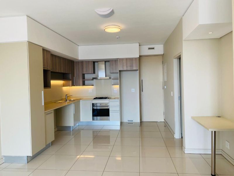 Gorgeous, pet friendly, 2 bedroom, 2  bathroom apartment  - no load shedding/ power outages. - Photo 3