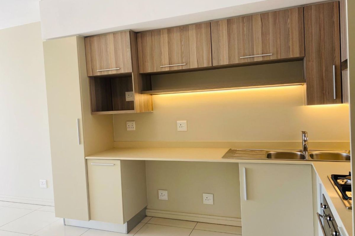 Gorgeous, pet friendly, 2 bedroom, 2  bathroom apartment  - no load shedding/ power outages. - Photo 5