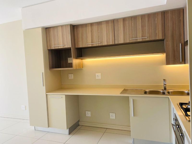 Gorgeous, pet friendly, 2 bedroom, 2  bathroom apartment  - no load shedding/ power outages. - Photo 5