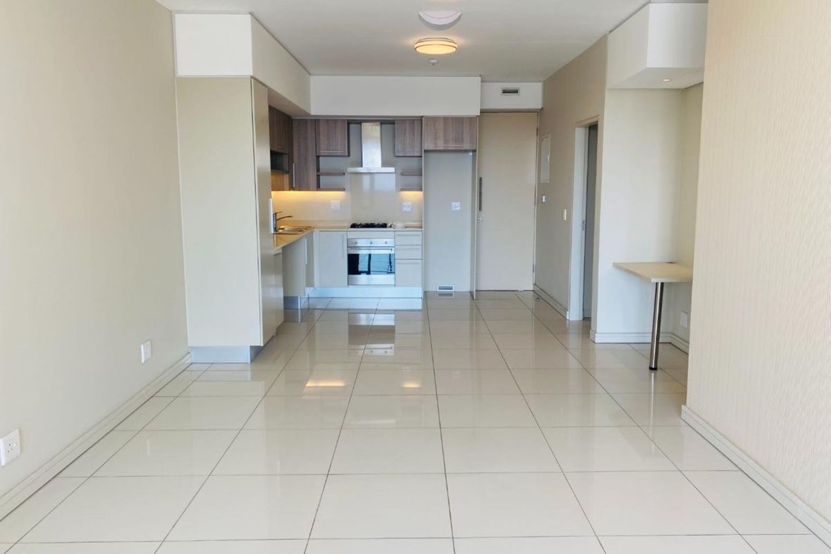 Gorgeous, pet friendly, 2 bedroom, 2  bathroom apartment  - no load shedding/ power outages. - Photo 4