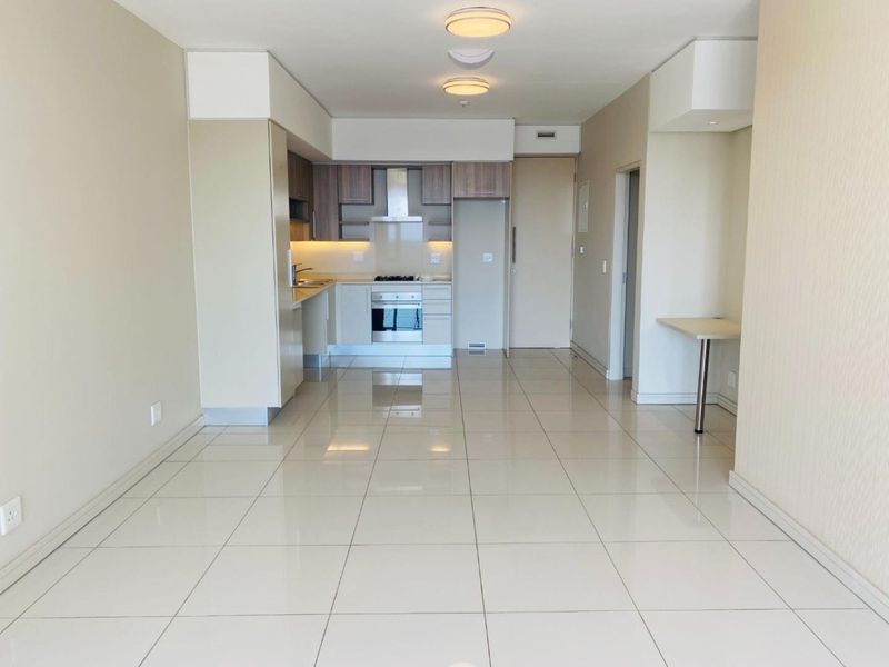 Gorgeous, pet friendly, 2 bedroom, 2  bathroom apartment  - no load shedding/ power outages. - Photo 4