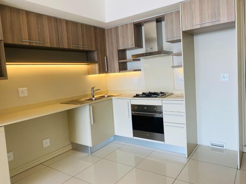Gorgeous, pet friendly, 2 bedroom, 2  bathroom apartment  - no load shedding/ power outages. - Photo 6