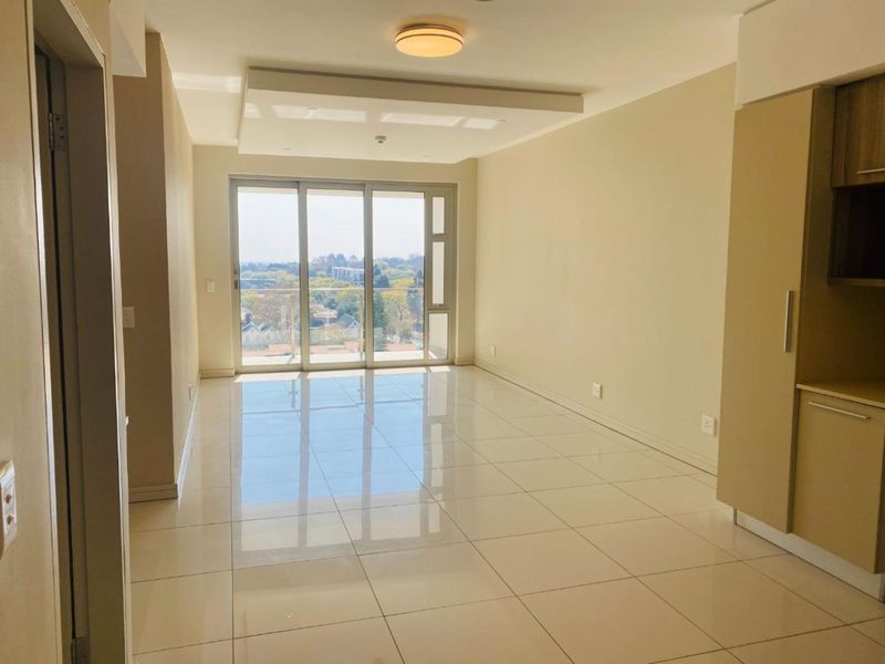 Gorgeous, pet friendly, 2 bedroom, 2  bathroom apartment  - no load shedding/ power outages. - Photo 2