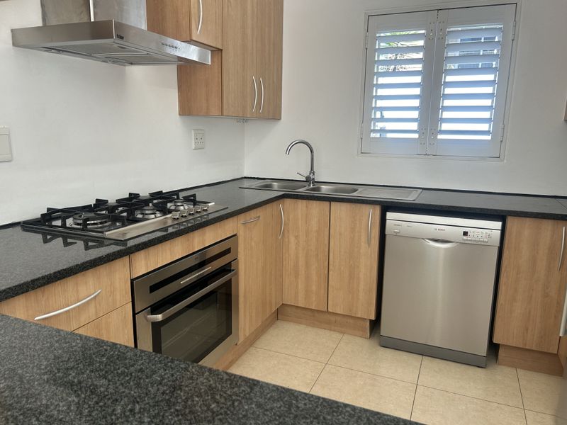 Exquisite, 2 Bedrooms, 2.5 Bathroom Duplex with a Courtyard and 2 Private Garages - Photo 9