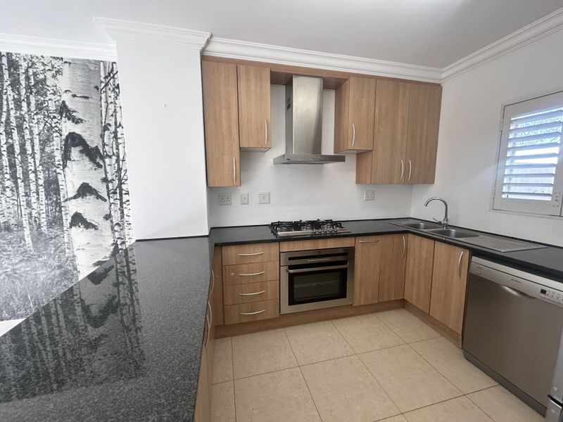 Exquisite, 2 Bedrooms, 2.5 Bathroom Duplex with a Courtyard and 2 Private Garages - Photo 10