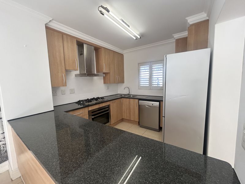Exquisite, 2 Bedrooms, 2.5 Bathroom Duplex with a Courtyard and 2 Private Garages - Photo 7