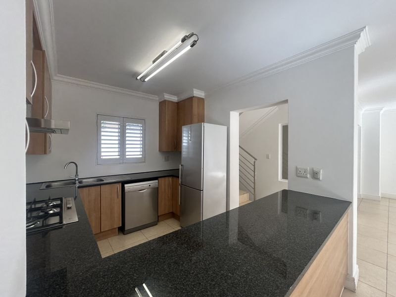 Exquisite, 2 Bedrooms, 2.5 Bathroom Duplex with a Courtyard and 2 Private Garages - Photo 8