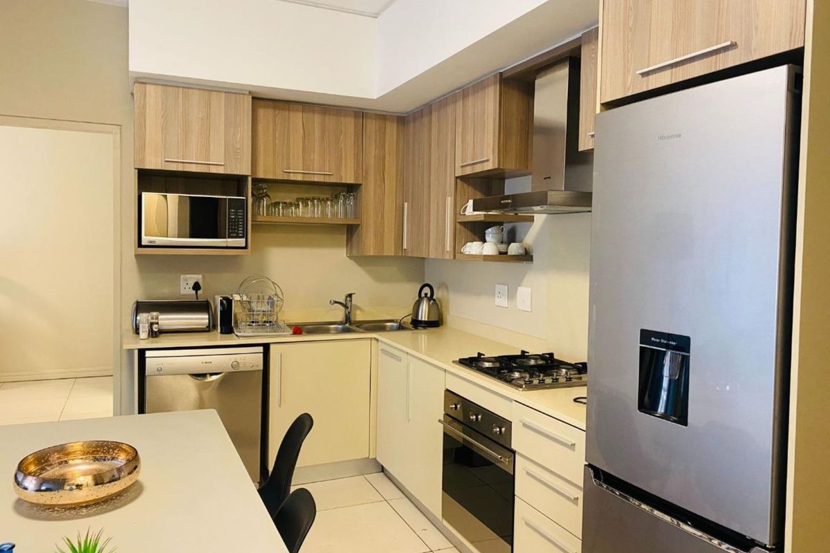 Fully furnished 2 bedroom, 2.5 bathroom with a Manhattan style view - Photo 3