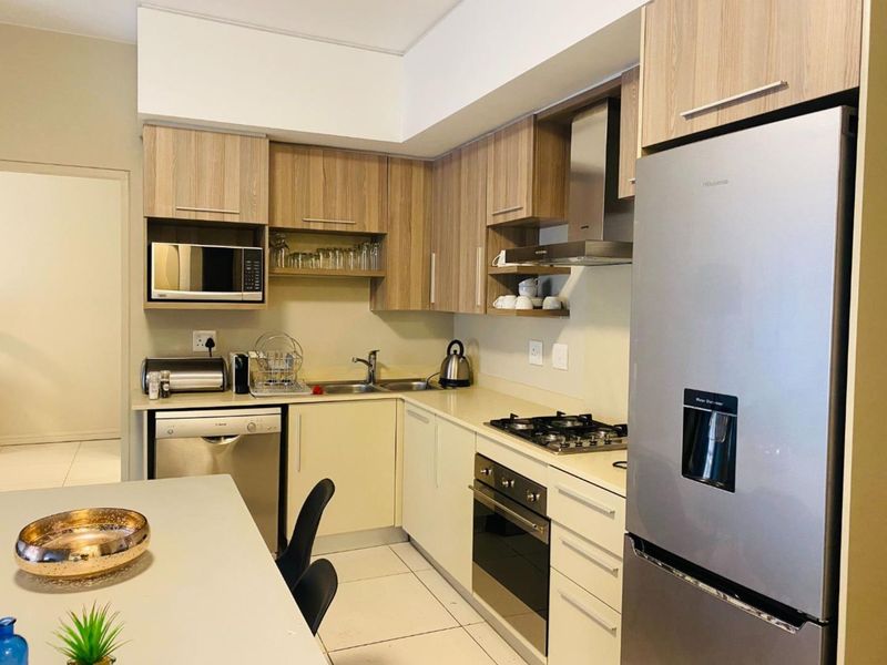 Fully furnished 2 bedroom, 2.5 bathroom with a Manhattan style view - Photo 3