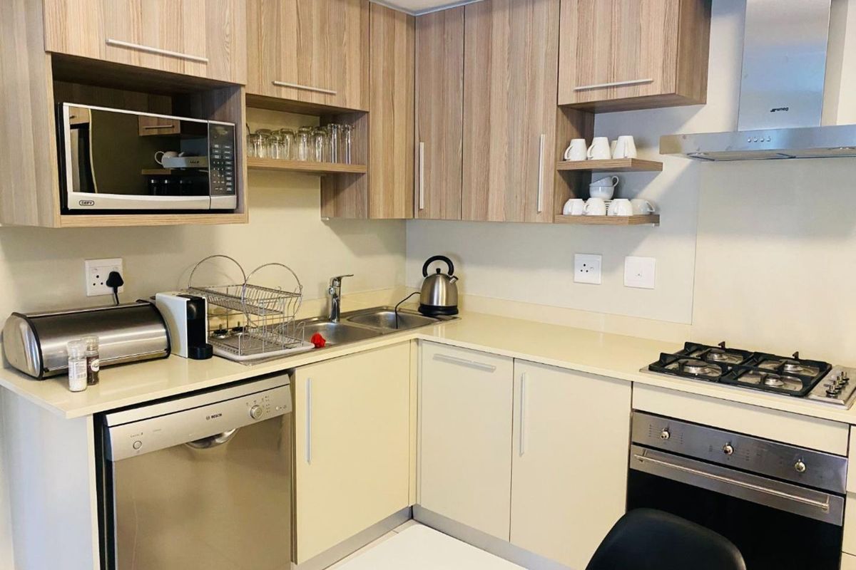 Fully furnished 2 bedroom, 2.5 bathroom with a Manhattan style view - Photo 5