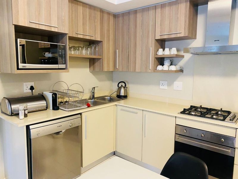 Fully furnished 2 bedroom, 2.5 bathroom with a Manhattan style view - Photo 5
