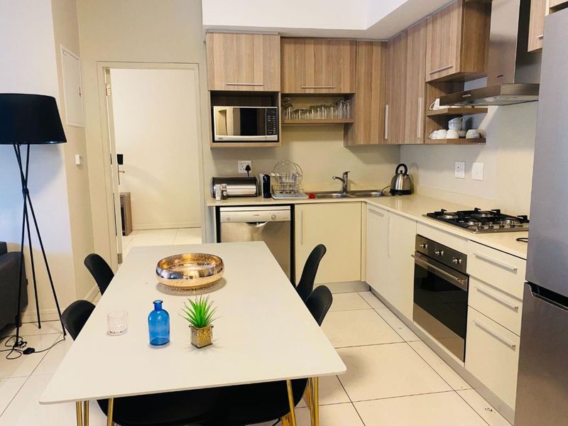 Fully furnished 2 bedroom, 2.5 bathroom with a Manhattan style view - Photo 2