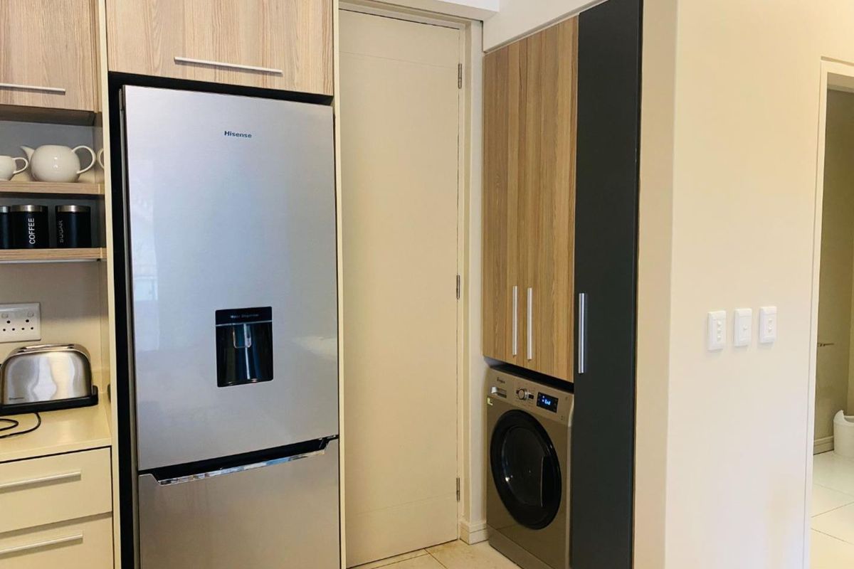 Fully furnished 2 bedroom, 2.5 bathroom with a Manhattan style view - Photo 4