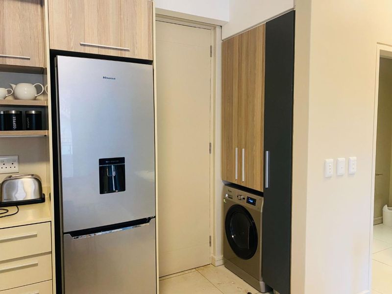 Fully furnished 2 bedroom, 2.5 bathroom with a Manhattan style view - Photo 4