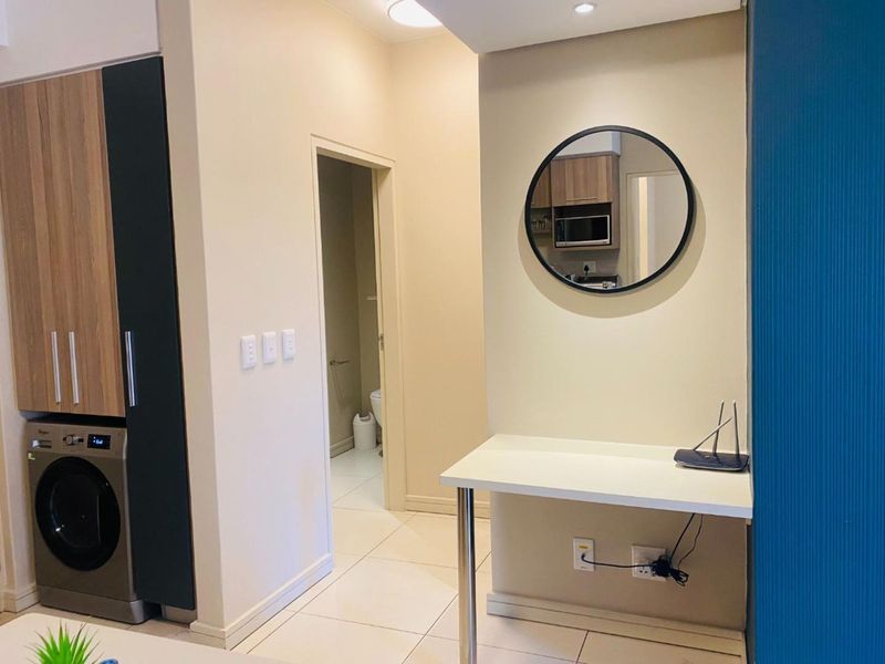 Fully furnished 2 bedroom, 2.5 bathroom with a Manhattan style view - Photo 6