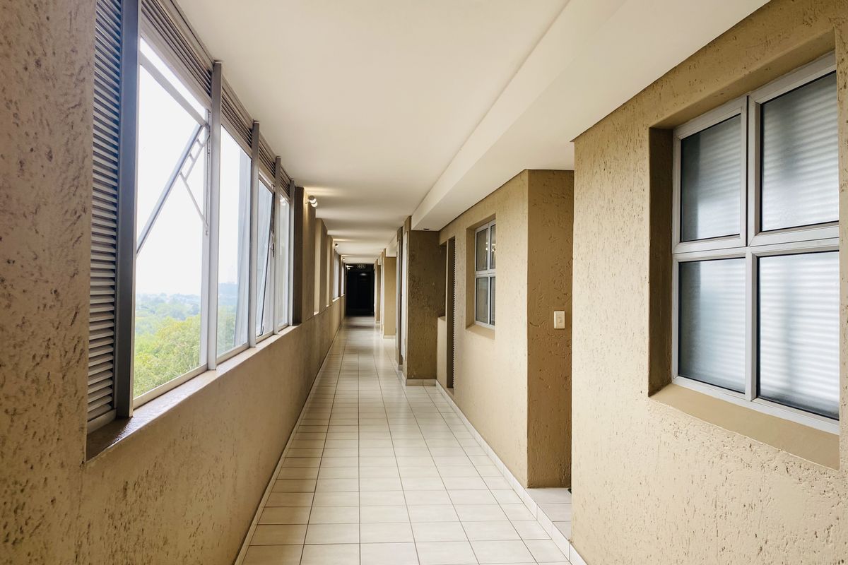 Affordable furnished 2-bedroom, 2 bathroom in Sandton - Photo 4