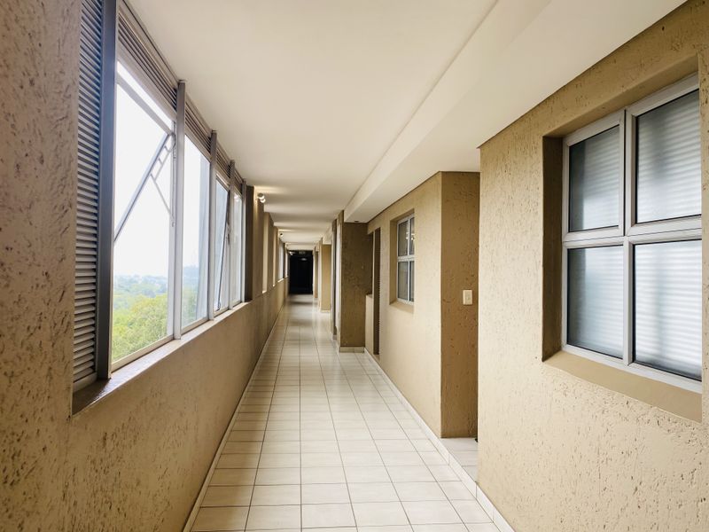 Affordable furnished 2-bedroom, 2 bathroom in Sandton - Photo 4