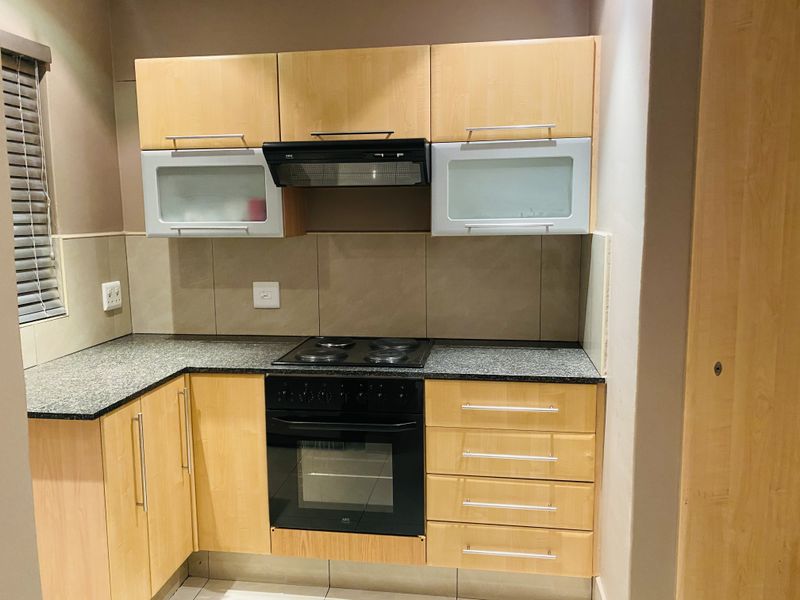 Affordable furnished 2-bedroom, 2 bathroom in Sandton - Photo 7