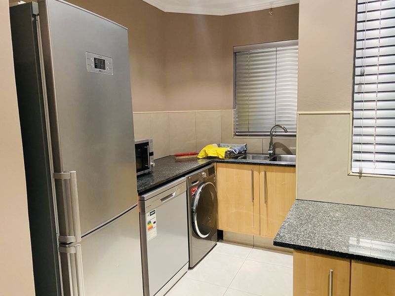 Affordable furnished 2-bedroom, 2 bathroom in Sandton - Photo 9