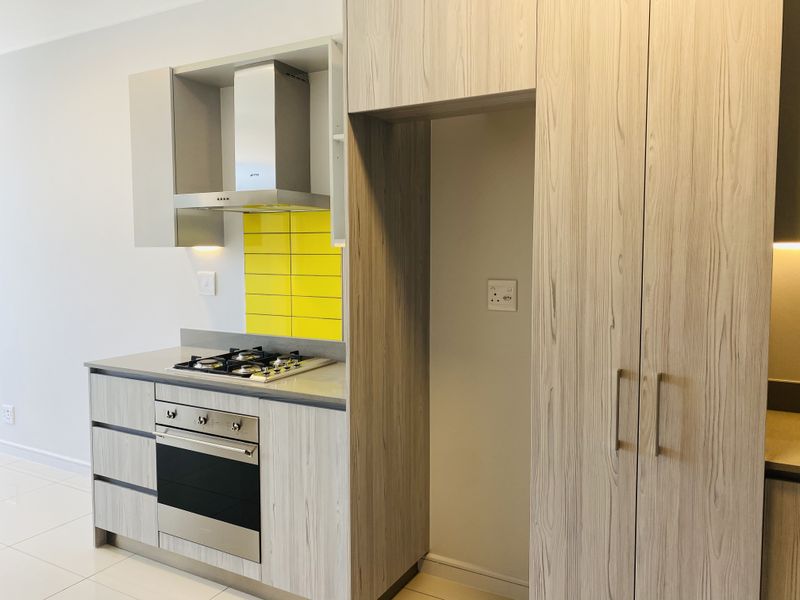 Sophisticated 1 Bedroom Apartment on the 10th Floor - Photo 10