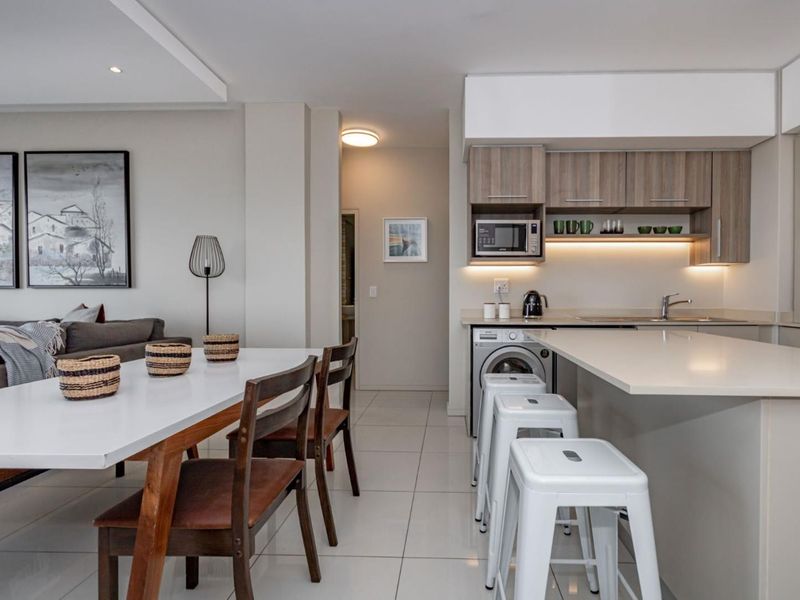 Sophisticated and Elegant 2 Bedroom 2 Bathroom Apartment in Rosebank - Photo 7