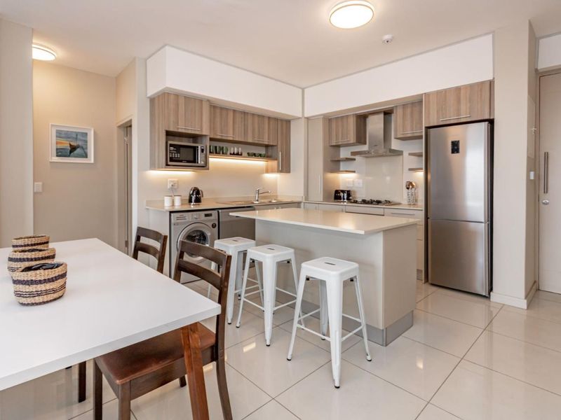 Sophisticated and Elegant 2 Bedroom 2 Bathroom Apartment in Rosebank - Photo 8