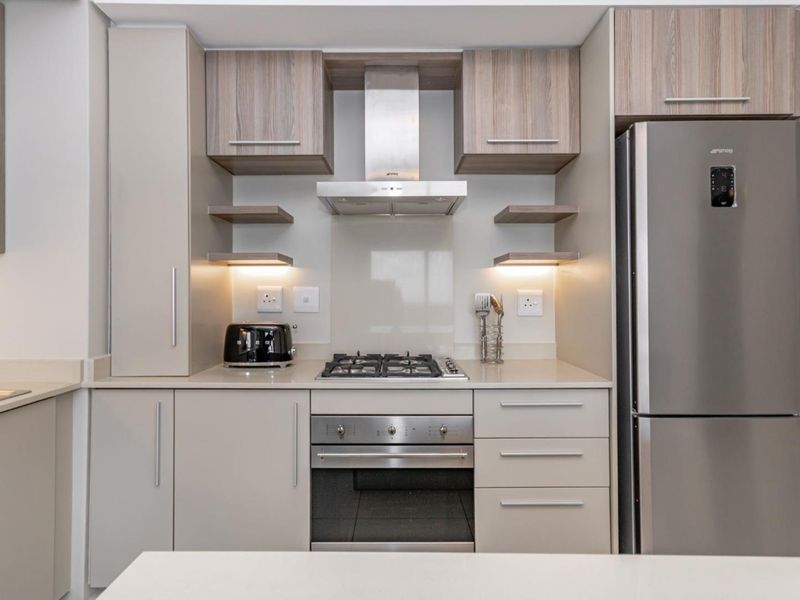 Sophisticated and Elegant 2 Bedroom 2 Bathroom Apartment in Rosebank - Photo 6