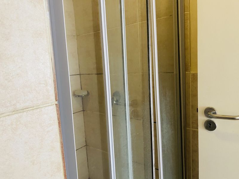 Studio apartment, Ideal starter home or student accommodation. - Photo 9