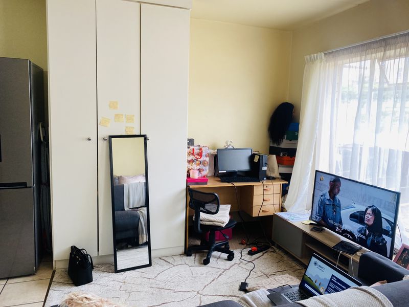 Studio apartment, Ideal starter home or student accommodation. - Photo 7