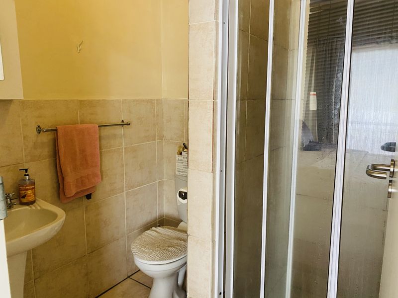 Studio apartment, Ideal starter home or student accommodation. - Photo 8
